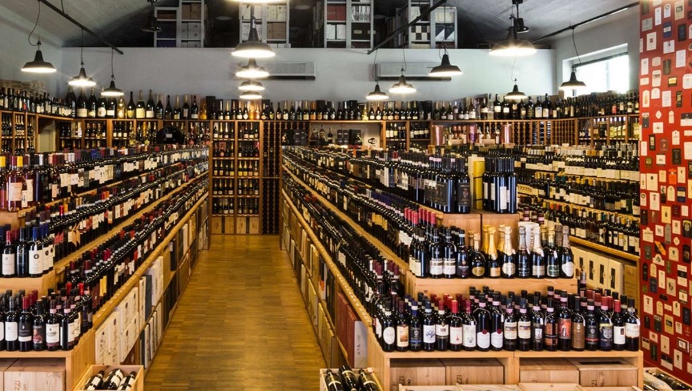 Selection of national and French wines in Montalcino