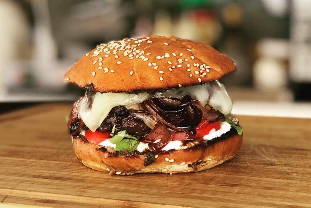 Panino The-Gusti-Bus-Street-food
